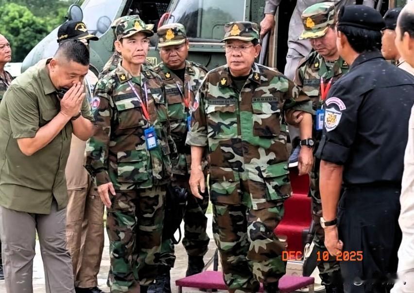 柬埔寨被泰国的F-16炸懵了！洪森父子在柬泰边界忙得脚不沾地，调兵遣将从没停过，