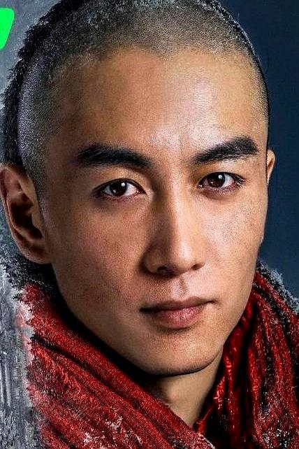 《大生意人》这波简直杀疯了！现在网上吵翻了，有人说它不光自己爆成“商战剧天花