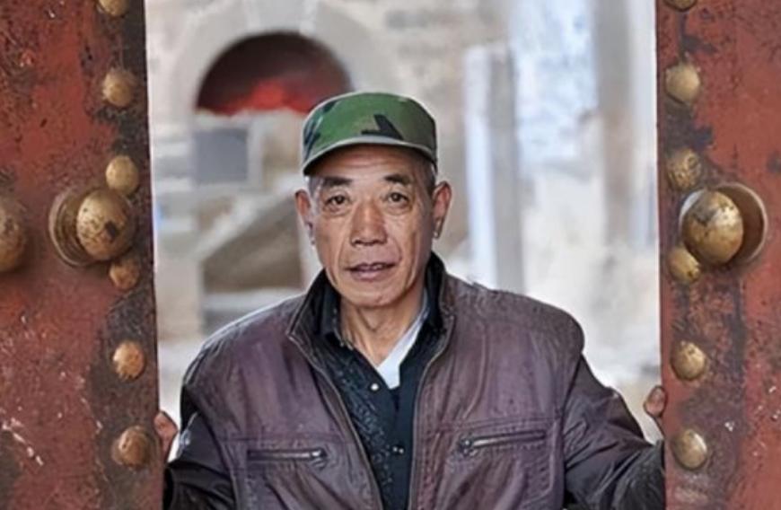 “都是我没守住啊！”1996年，山西一名住在寺庙里28年的男子，破例留宿两名女香