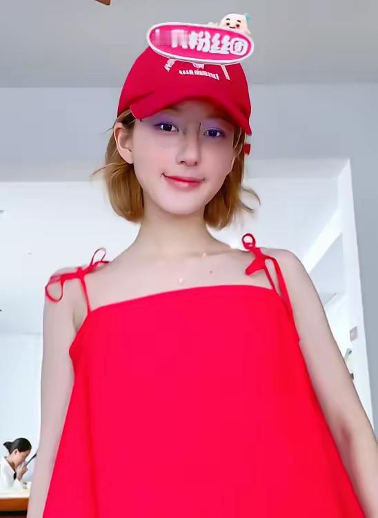 今天全网最开心的艺人，非赵露思莫属了。不是她成功与公司解约了，而是她成功注销掉