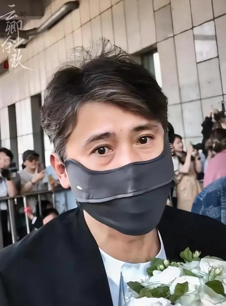 不查不知道一查才发现李乃文与好哥们都是大器晚成李乃文，今年50岁，爆红作品