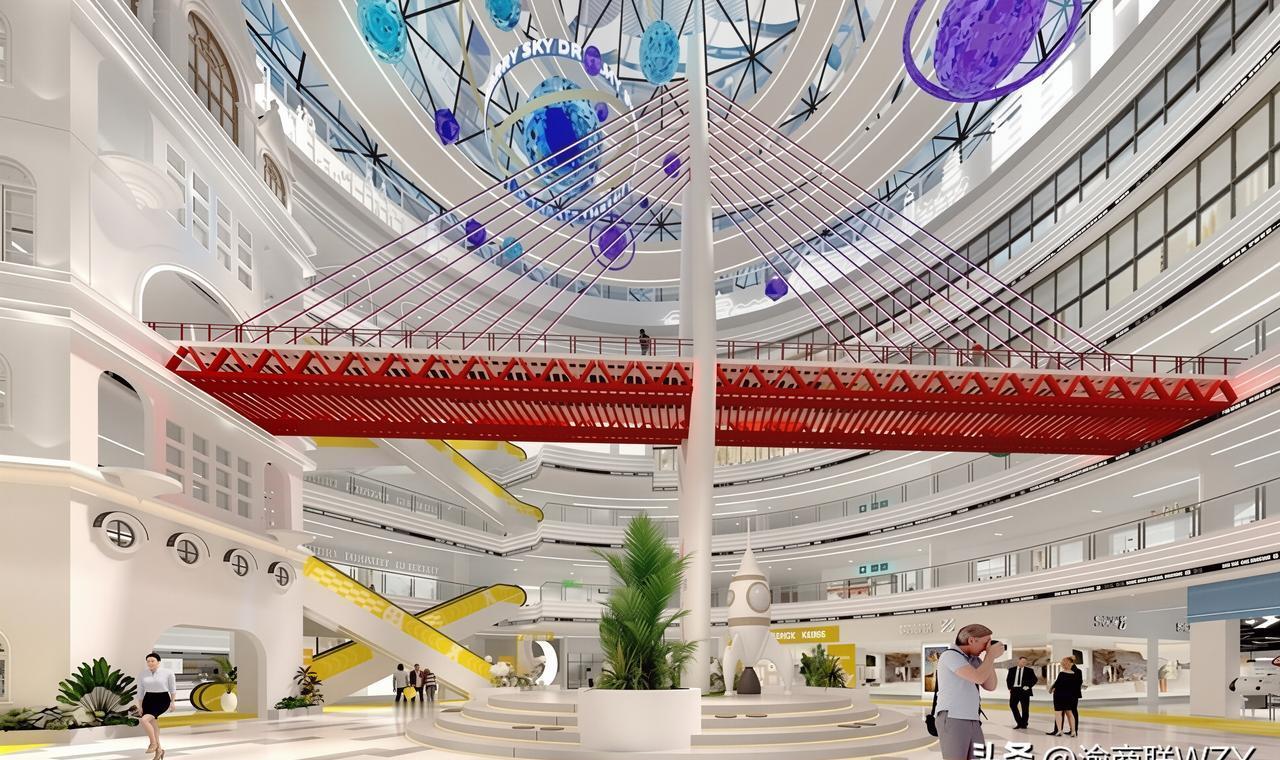 重庆星环广场的最新变革，像是一场未来感十足的时尚盛宴刚刚展开。完工在即的主体结