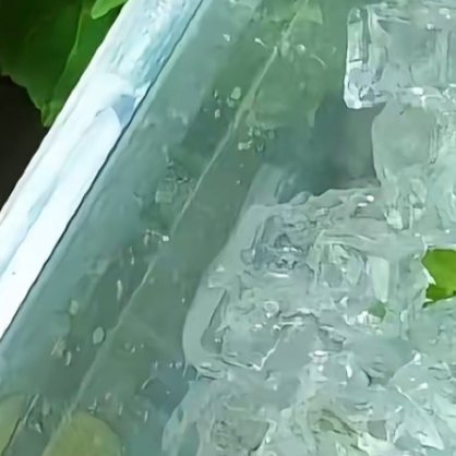 种植西瓜种植方法1、选地整地种植西瓜，宜选择土质疏松肥沃、土层深厚、光照充足、