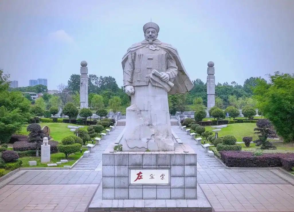 晚清名将左宗棠的脾气，不仅俄国人害怕，法国人害怕，京城里的六部九卿不敢造次，连内