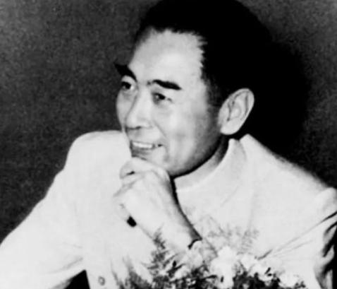 1955年，新中国授衔仪式前夕，周总理望着名单上一位红色特工的名字，发呆了很久，