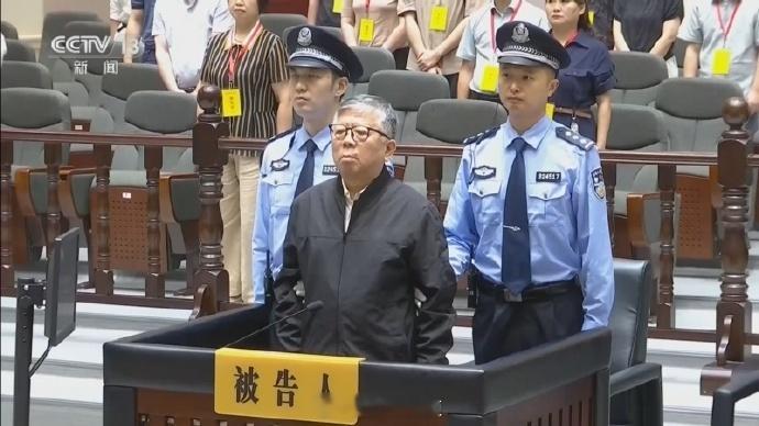 现代和珅近日，“南京和珅”杨有林因受贿22亿元，一审被判死刑。让人好奇的是，