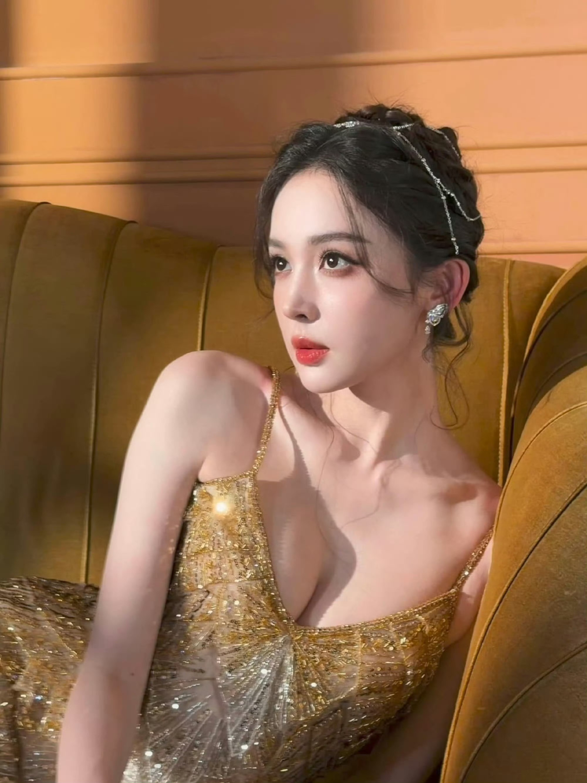 古力娜扎这个颜值和身材在娱乐圈头一档没问题吧