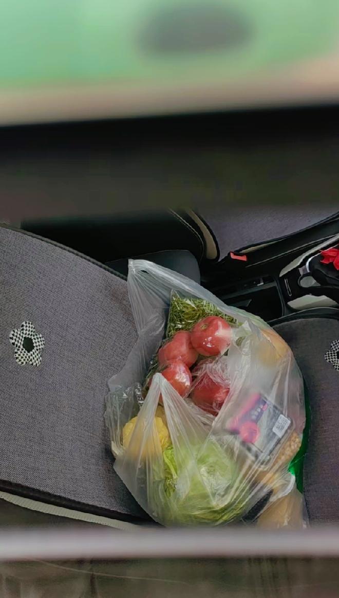 想明白了，人到中年得靠“懒”。以前不信邪，觉得拼才行。加班比谁都晚，酒桌比谁都