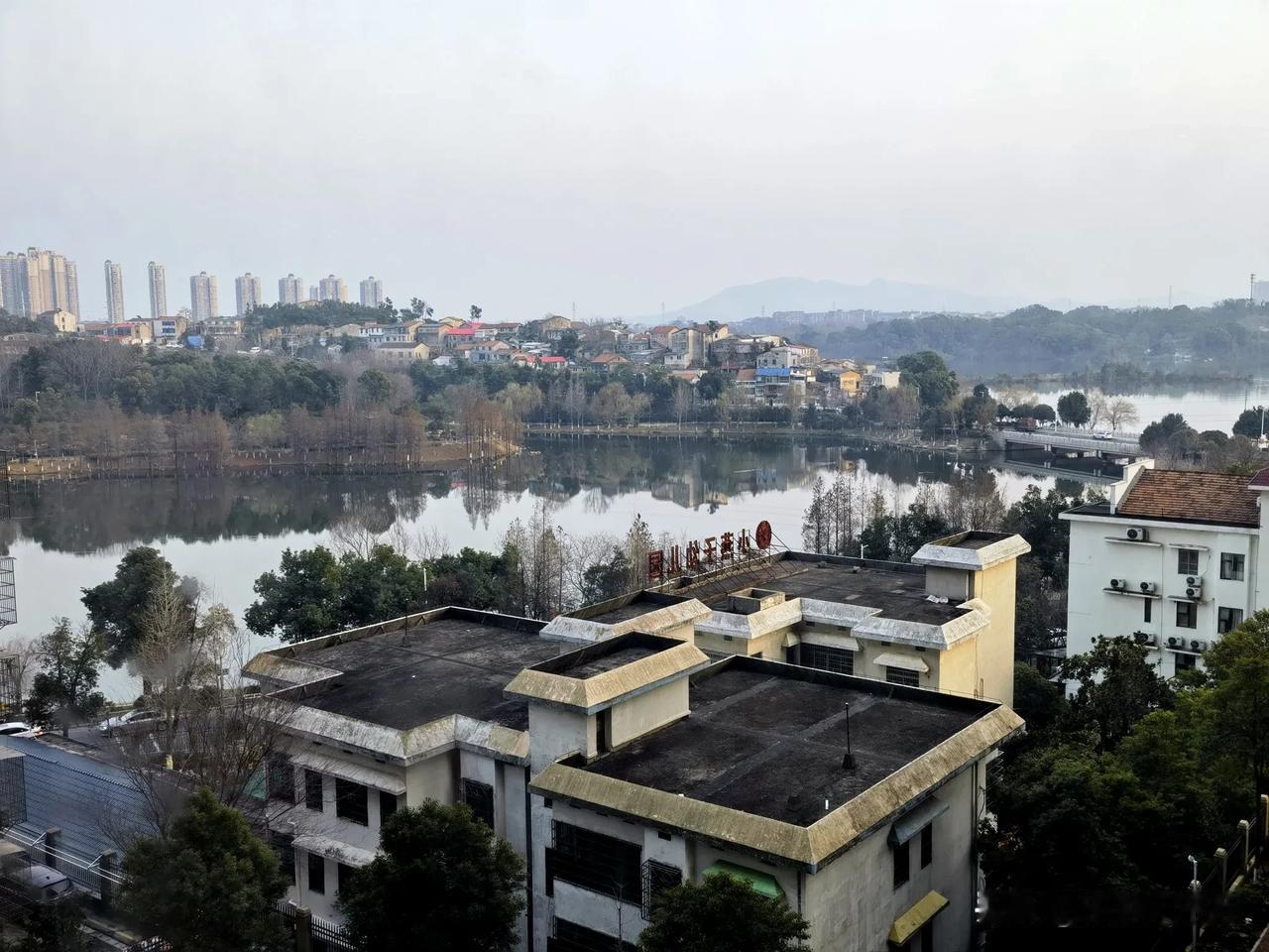 海南…自驾游第2天，从郑州出发，途经湖北与湖南，入住岳阳，行程673公里。住进