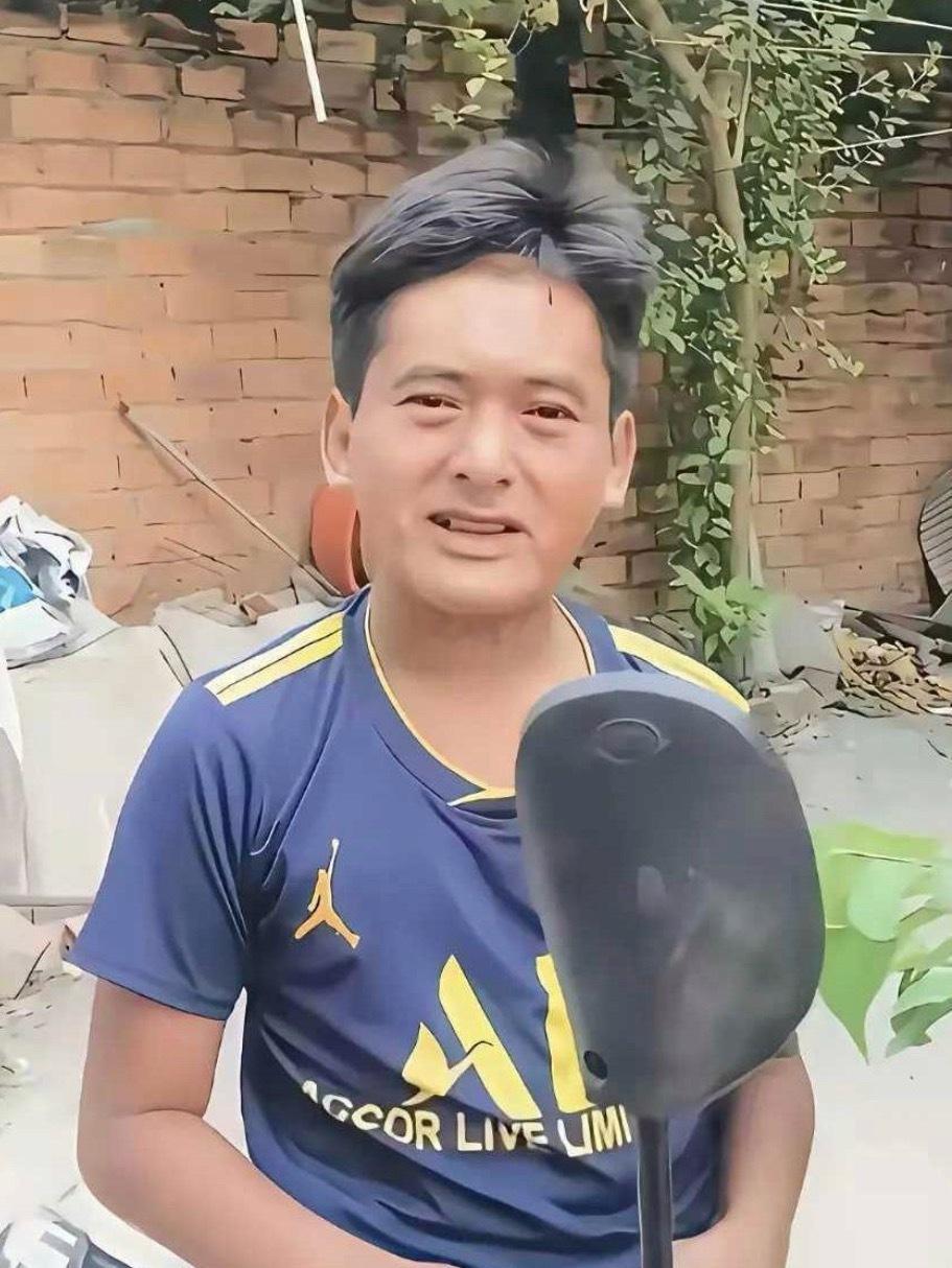 撞脸周润发除了没有发哥高样子和本尊一模一样
