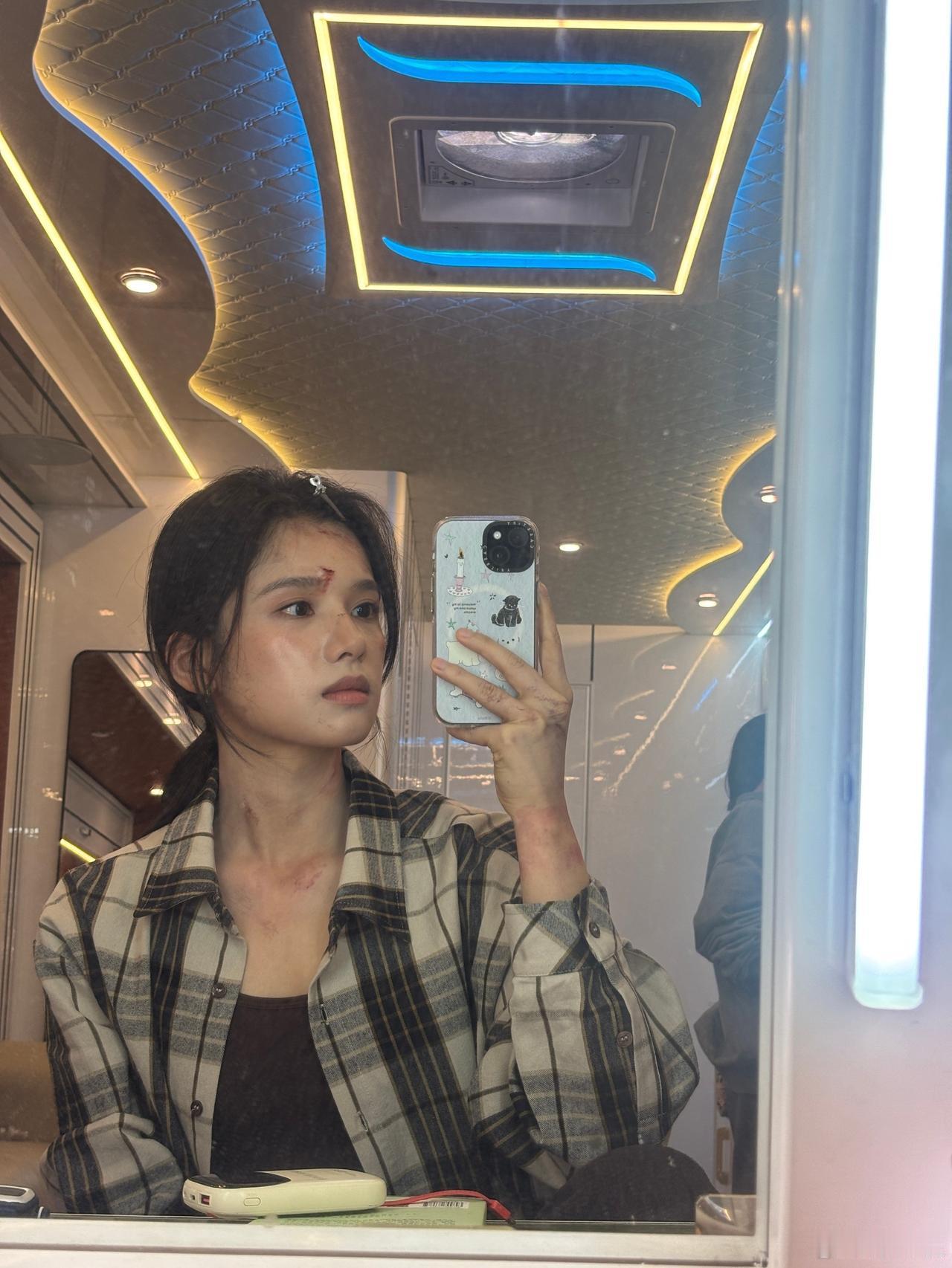 寻找张婧仪，好久没看见她了！欧洲时装周都没看见她，《藏海传》里人家一分钟戏的男女