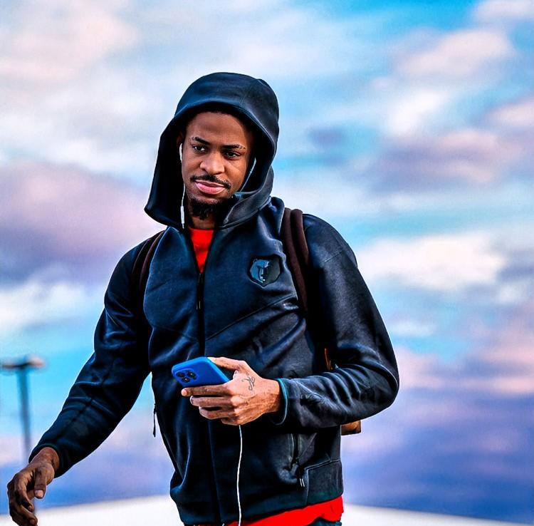 灰熊忍无可忍，莫兰特终于要被交易了！根据美国记者RobMurrows的报道，