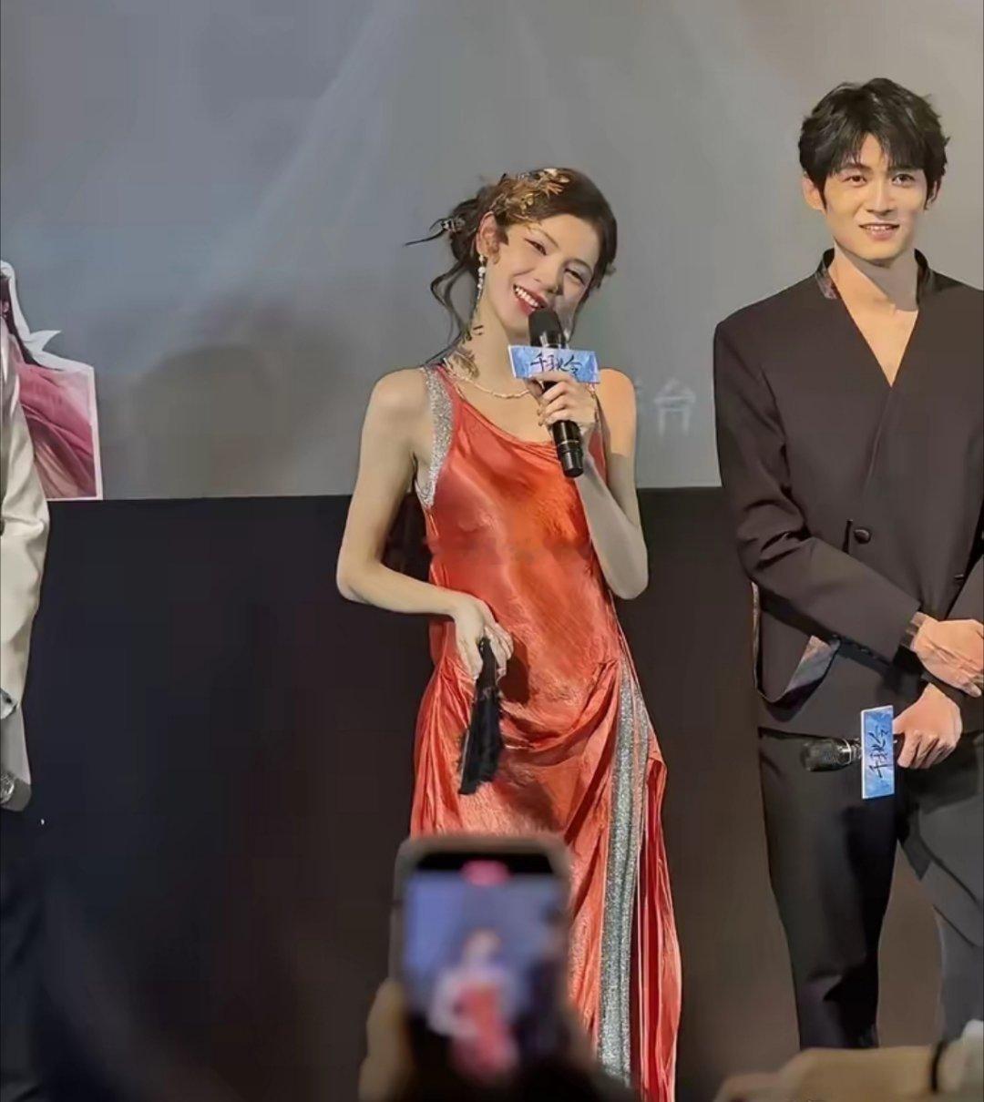 女明星真的不要太瘦，这都要瘦脱相了，