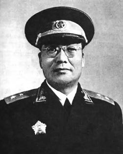 1955年大授衔，周总理给韩练成出了一道选择题：算起义将领，能评上将；按入党资历
