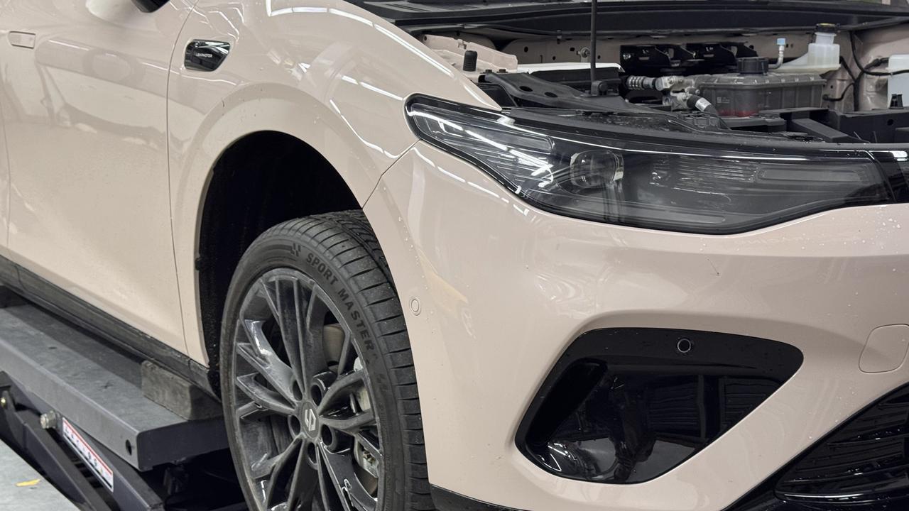 零跑Lafa5第一套绞牙避震准备到位配合BCRacing研发，效率是不是很够