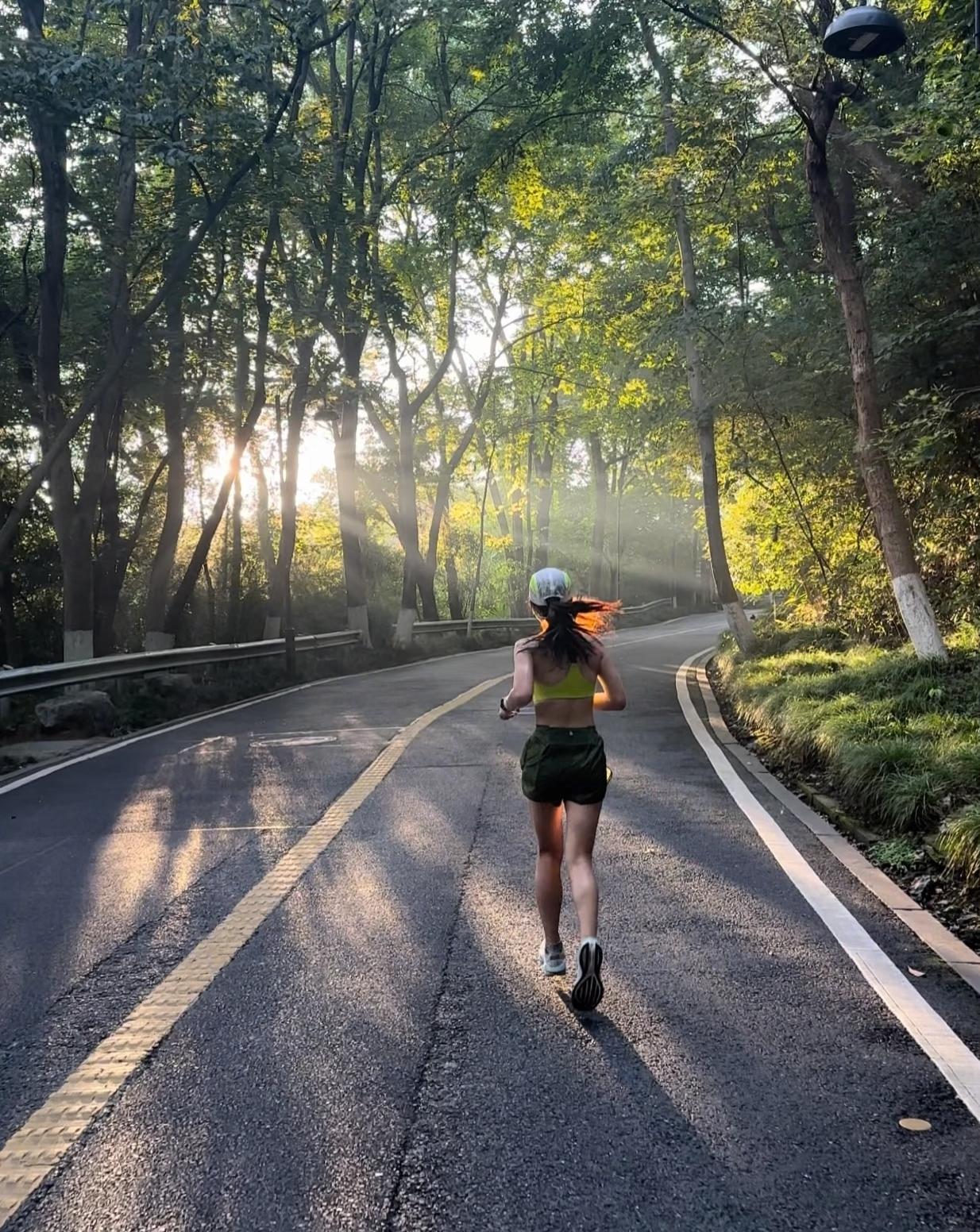 健康的跑步方式才是跑步健康身体的重要保障，若不然，跑步带给你的很可能是伤病的痕迹