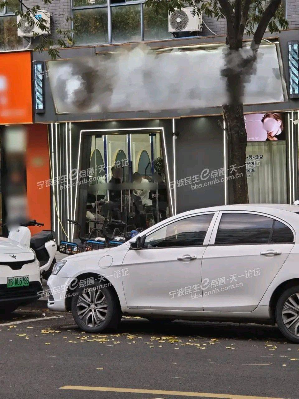 宁波这事儿太离谱了!一男子去理发店剪头发,竟花了6万。10月24日,他到店后,理