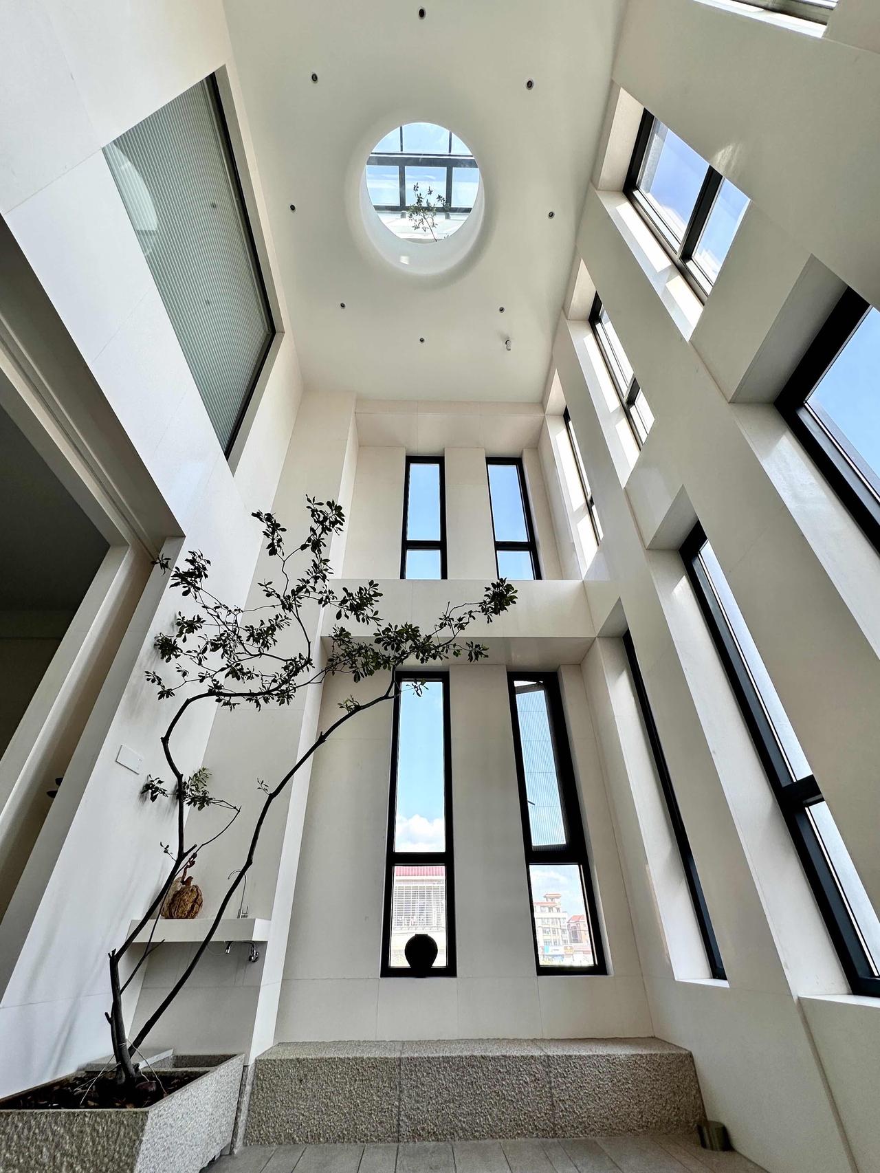 福建泉州54岁的父亲花费300万，为女儿量身打造了一栋655m²的农村小洋楼！房