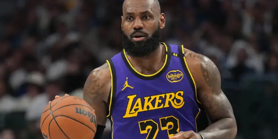 老詹急了！有NBA新闻称，一位NBA匿名高管表示，如果老詹下个休赛期成为自由球