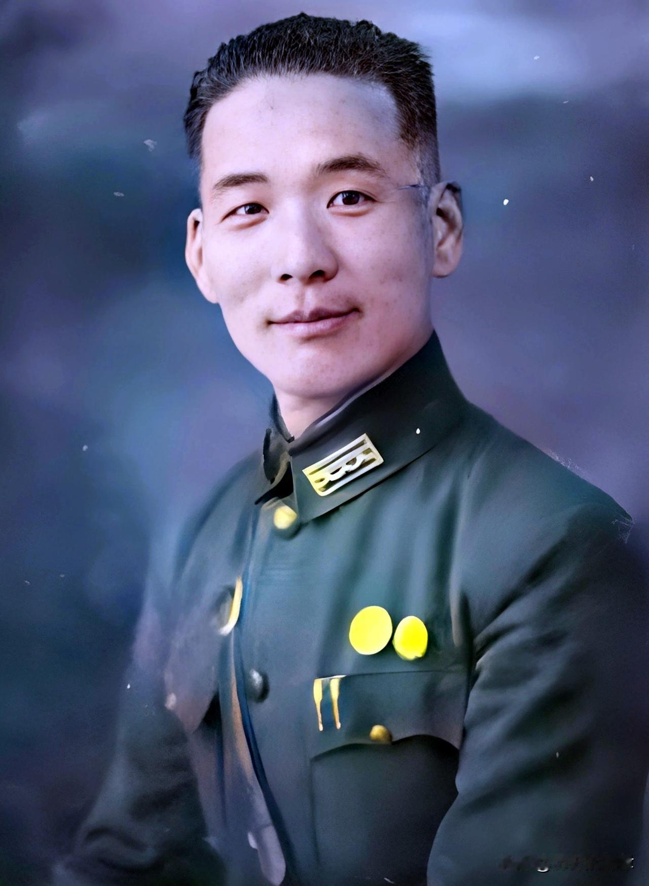 胡琏晚年在台北寓所里常把收音机调到最小声，听对岸播报“歼灭黄维兵团”。电流杂音里