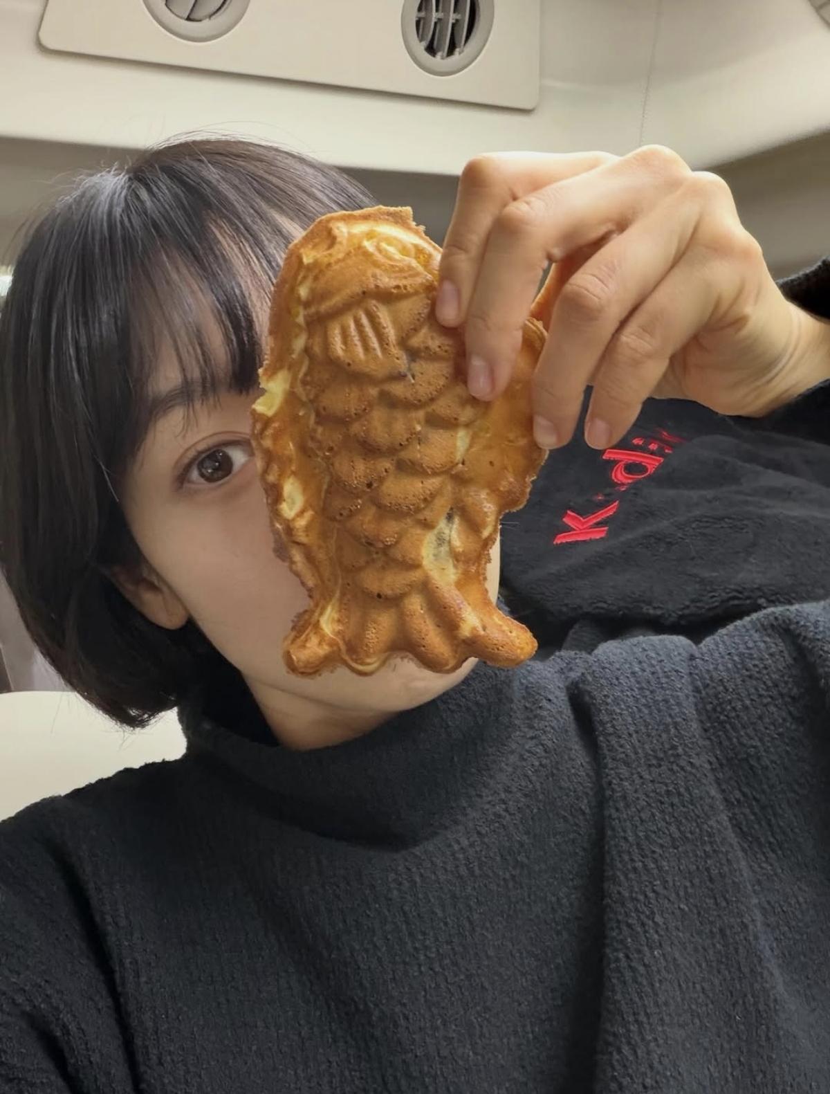 12月，演员朴信惠在Instagram上写道“现在是吃‘小脑袋’的季节，大家早上