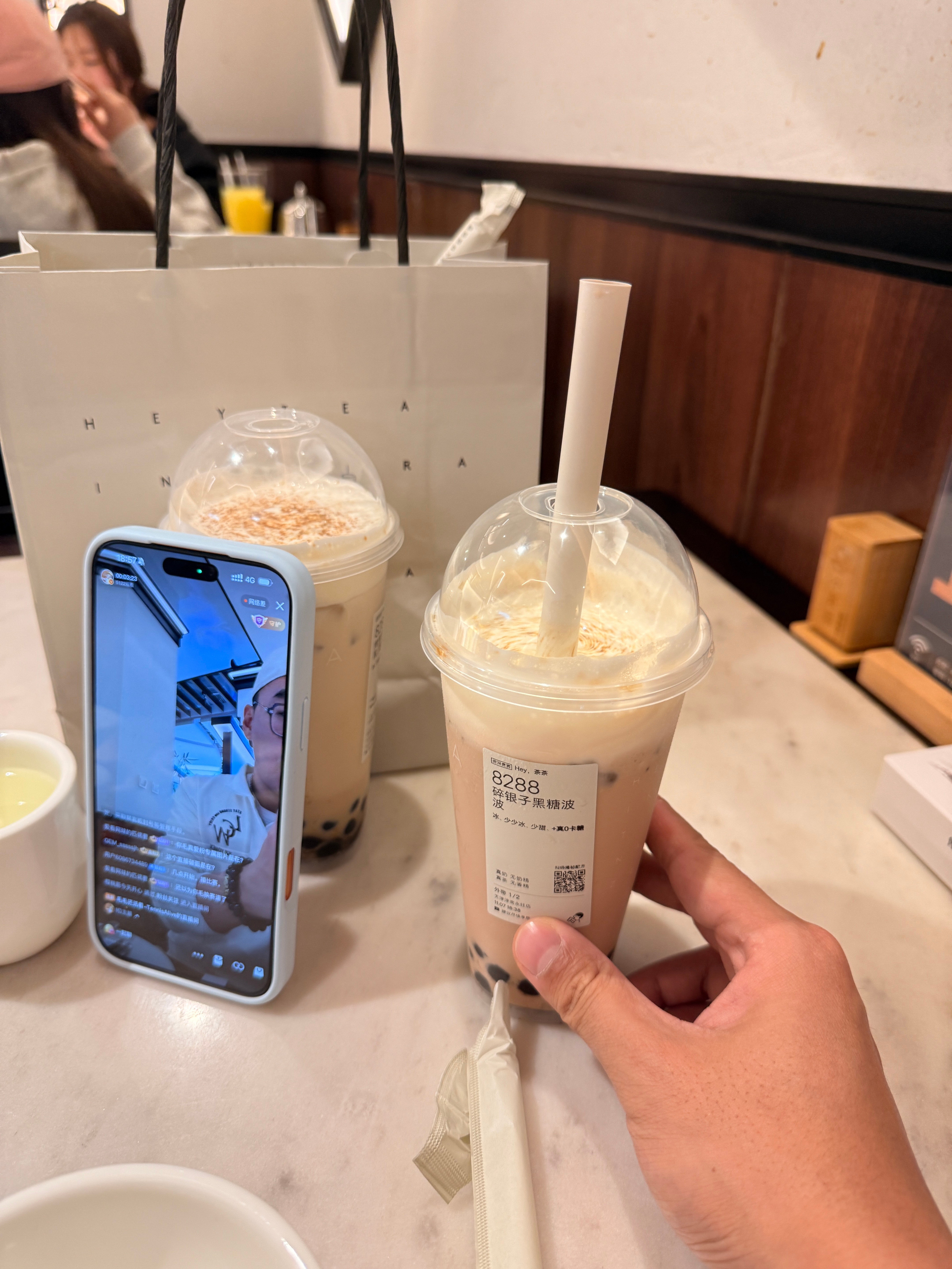 我猪瘾犯了，自己吃这么多。吃不了带走回家……吃完就去健身房跑步。别管我😂😂?