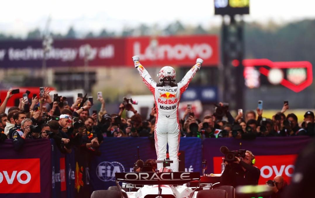 法拉利赛车在弯道调教上优势很大，而且机械素质表现一直比较稳定，比较占尽地利这个优