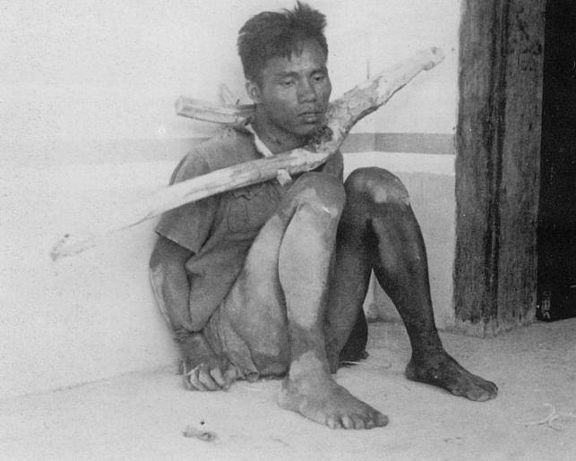 1950s，印度支那战争中被法国兵囚禁的越南人。