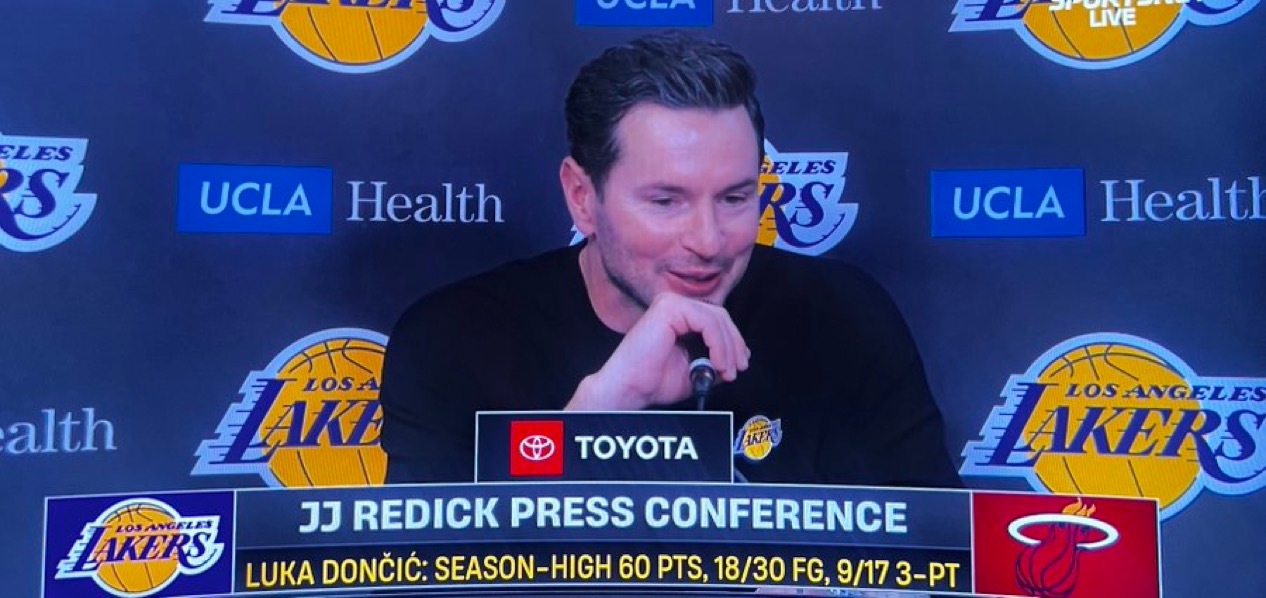 雷迪克谈勒布朗41岁高龄在背靠背比赛中拿下三双：“他是个疯子……就像卢卡今晚用意