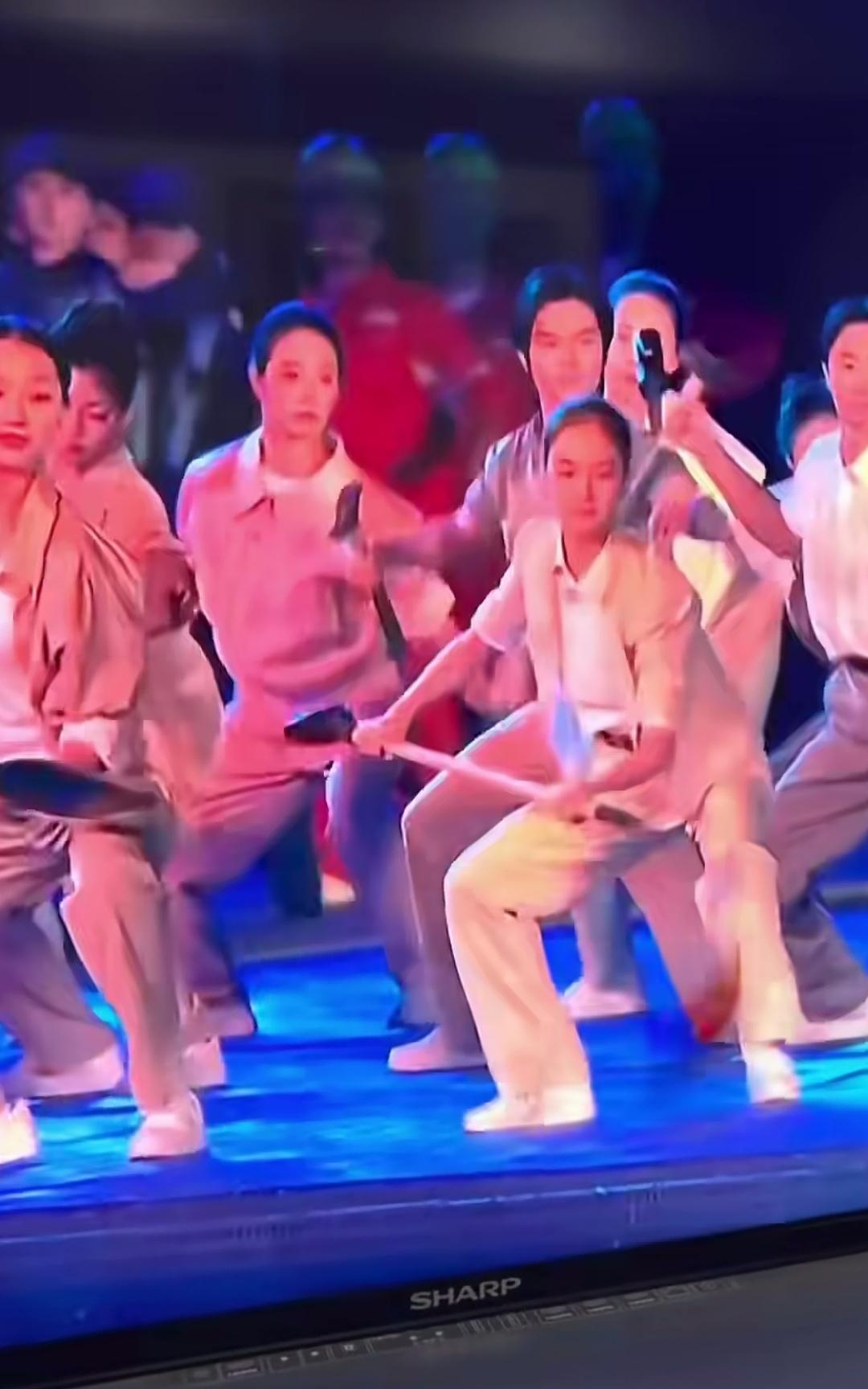 在全运会闭幕式上，不知道大家通过电视直播看到没有，一位拿着铁锹的表演者，道具出现