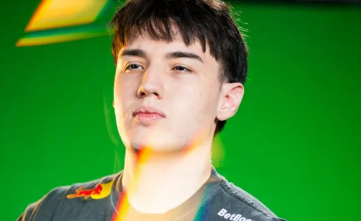 崩溃哥聊7.40的变化和理解，他称新版本改变最多的是中单位置的出装，因为有些装备