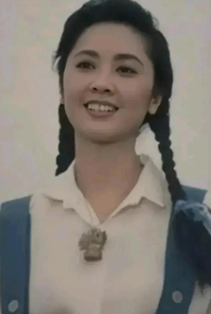这么一对比，还真是比朱琳美十倍，倾国倾城，貌美如花，美若天仙