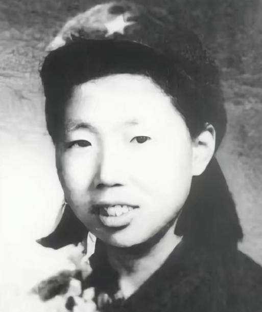 1945年，八路军卫生员被俘，日军把她吊在房梁上毒打，半夜，一个老乡走了进来，轻