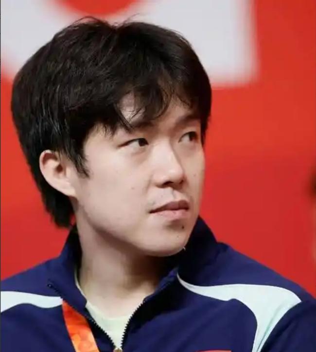 国乒接班人！王楚钦0比3惨败林诗栋，赛后一番话，王皓听完脸色变了，邓亚萍早看透了