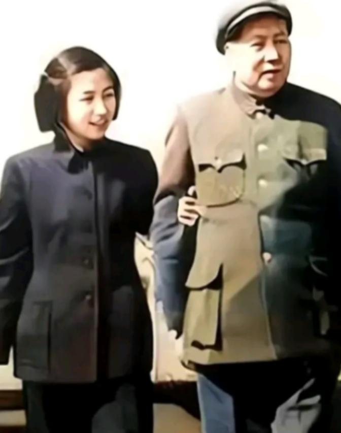 1968年，毛主席突然发现，士兵们见到自己女儿李讷时，竟主动行军礼，好奇的毛主席