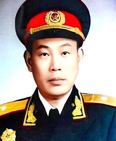 1953年，西康军区司令员刘忠，听说母亲尚在人世，就带妻子回家探亲，回家后，他见