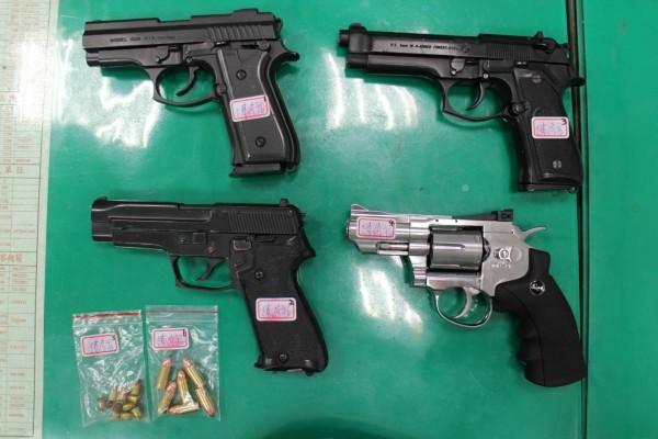 台湾自学成才的枪匠因枪支和毒品被捕屏东一名男子因警方突击搜查其家中的枪械作坊而