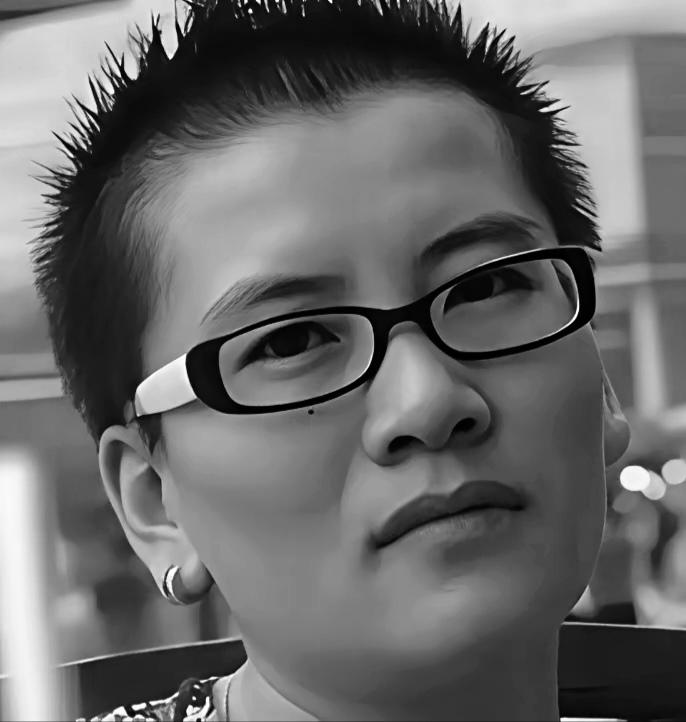 2005年，宁夏丫头耿兰俊憋屈够了！她冲进医院，切子宫摘乳房，还抽了根肋骨雕成“
