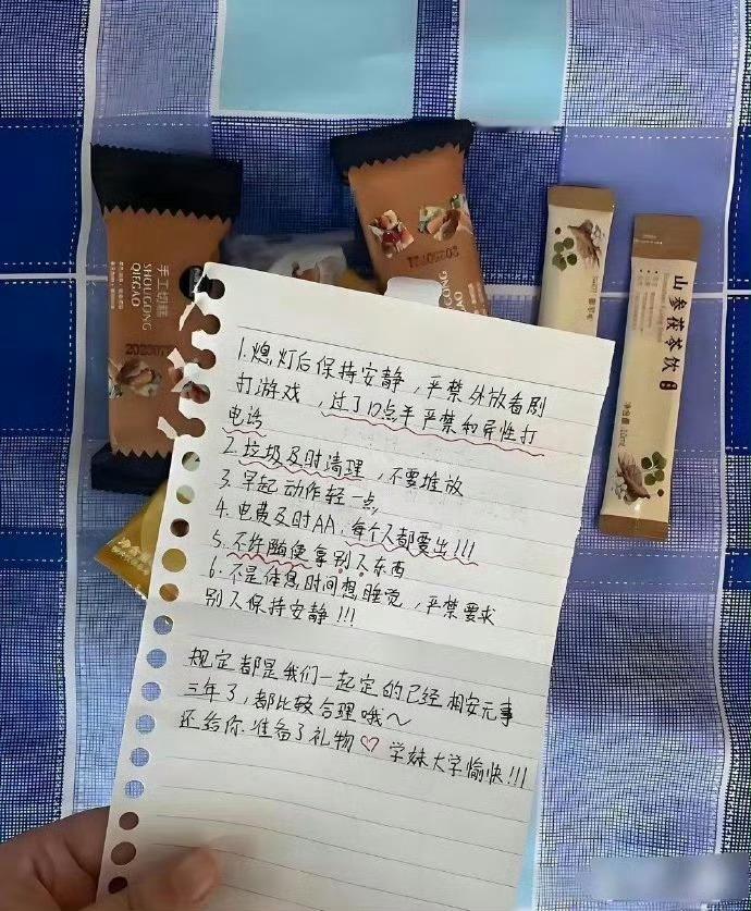 无语…刚换宿舍第一天就被同寝大四学姐立规矩​​​