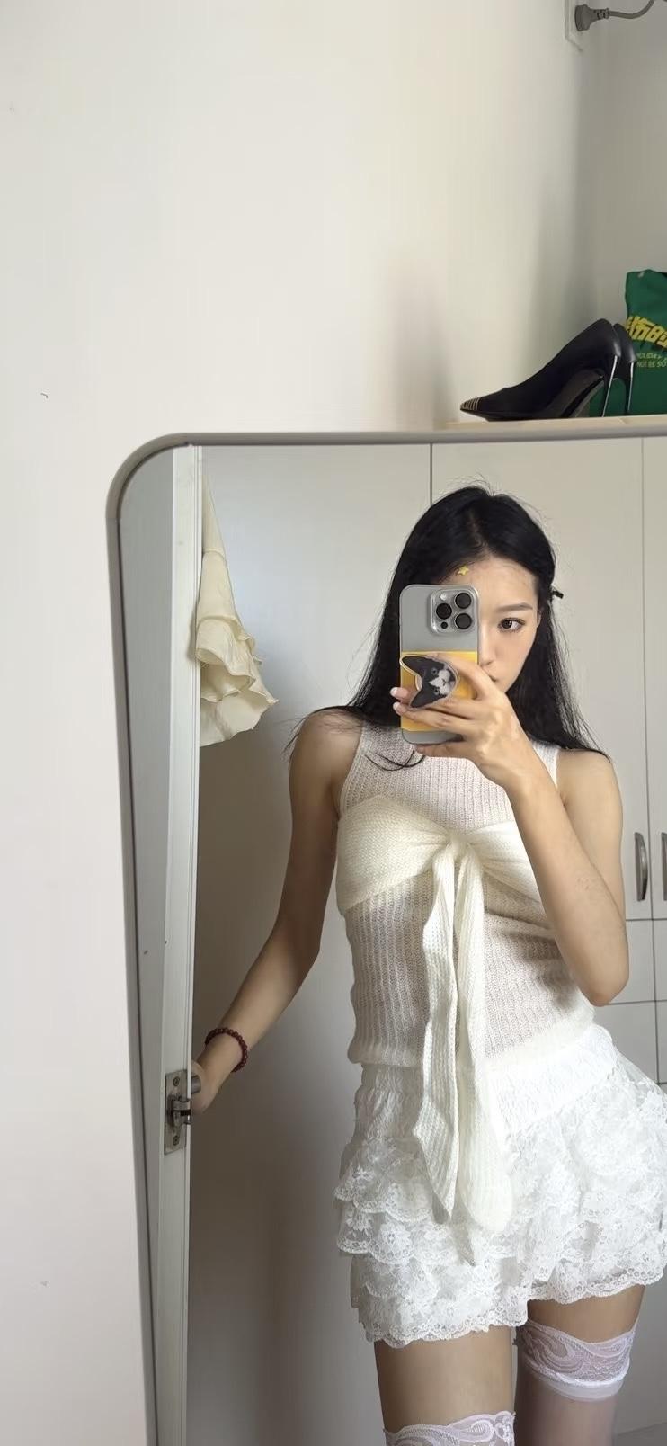 什么搭配显气质白色搭配