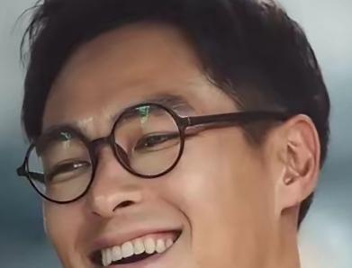 追剧《灼灼韶华》因为演员杨祐宁的出现，该剧开启了轻喜剧的开关，一切都变得浪漫了，