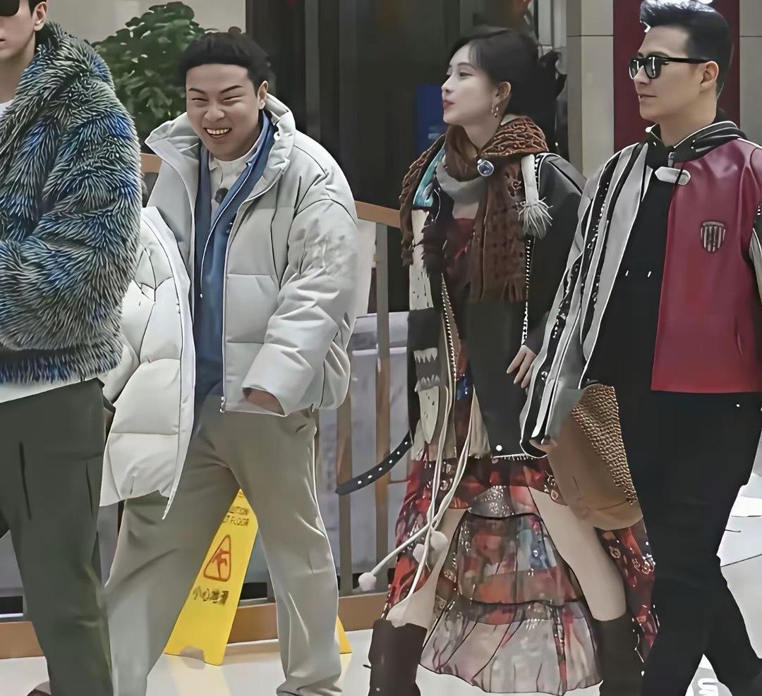 汪峰的时髦感也太出圈了！格调在线气场全开，时髦程度真的没谁能比！