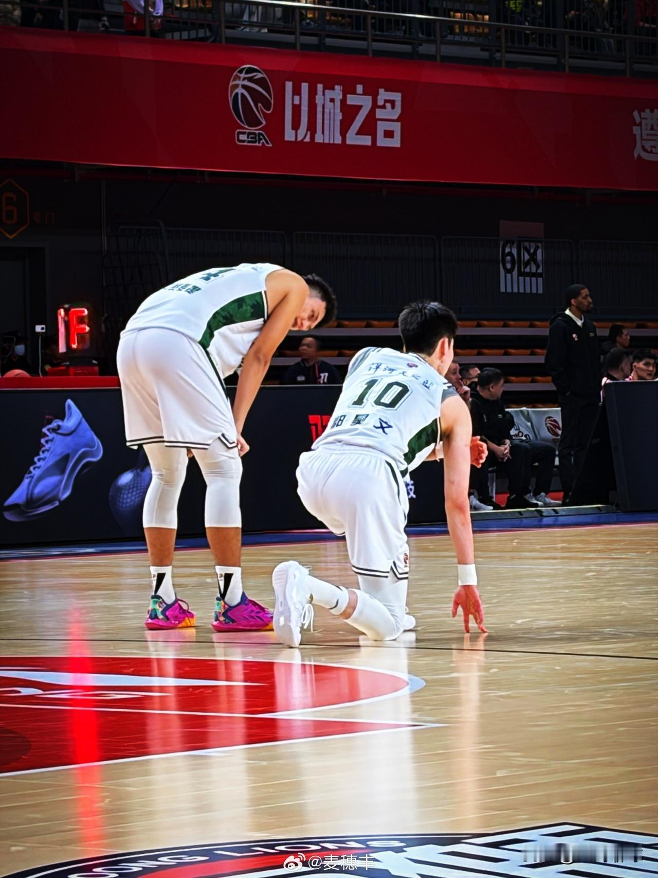 CBA市场即将浮出“大鱼”！郭昊文本赛季打出华丽数据，正遇合同年，截止目前郭昊文