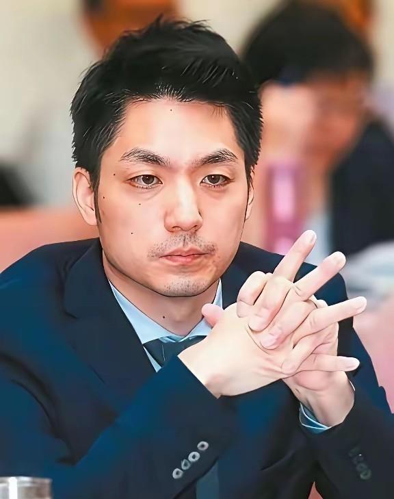 最近蒋家又传出消息，有后人站出来公开喊话，想把蒋介石和蒋经国的两口棺椁迁回大陆奉