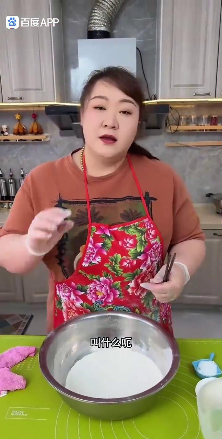 又筋道又软和，还得这小汤，这不没治了吗？还有那种软软乎乎还筋道面香味的那种。拽，