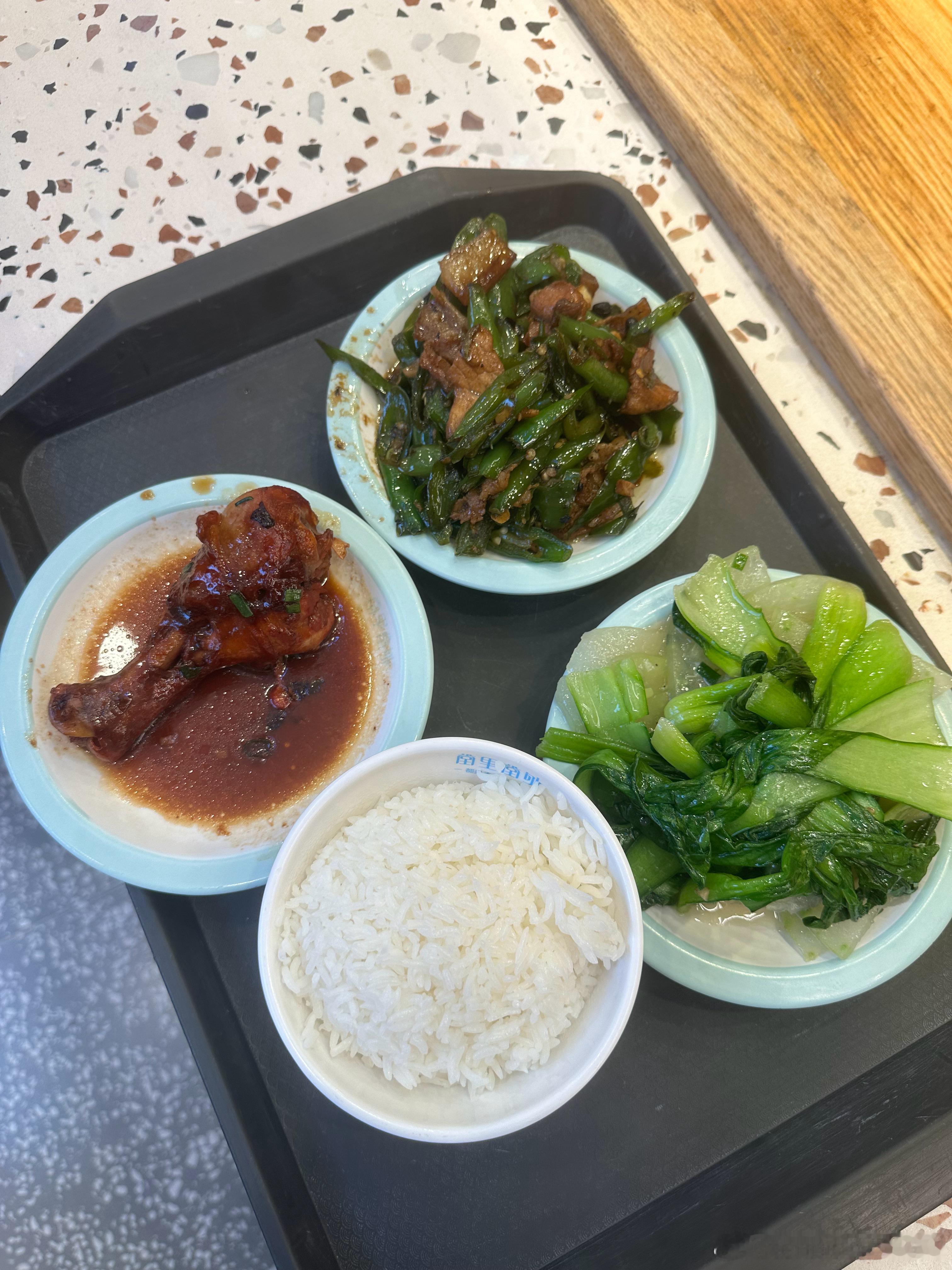 公司的菜还不错吧荤素搭配常州美食