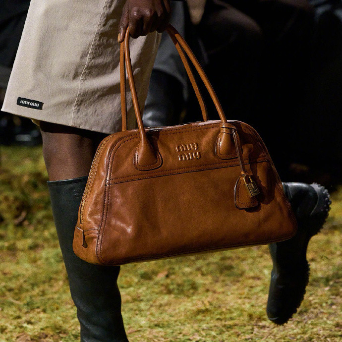 来看看MiuMiu2026秋冬新包👜👛巴黎时装周时尚头排客时尚灵感解