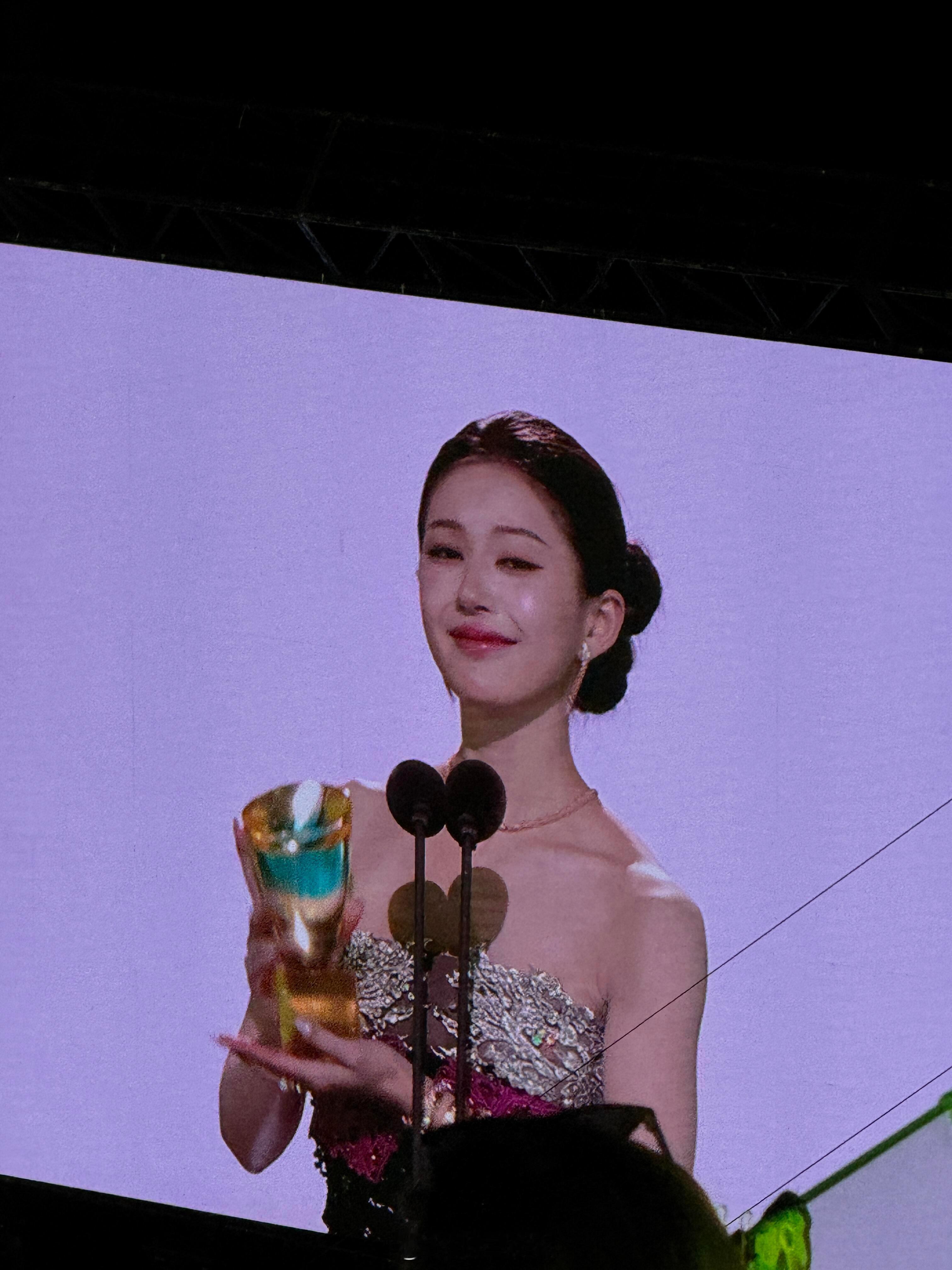 我想知道都是什么人群在看赵露思