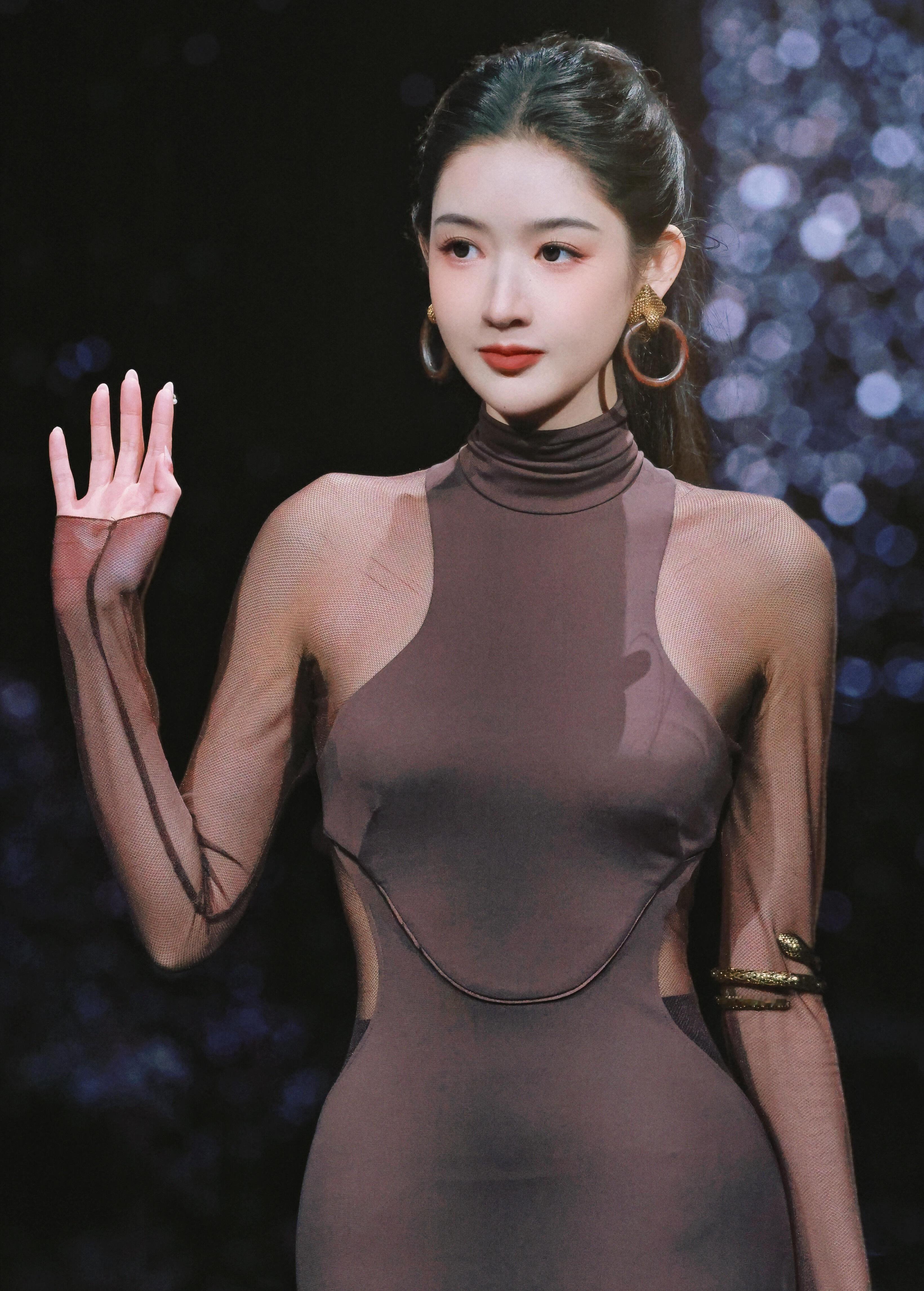 王玉雯腰臀比例好绝