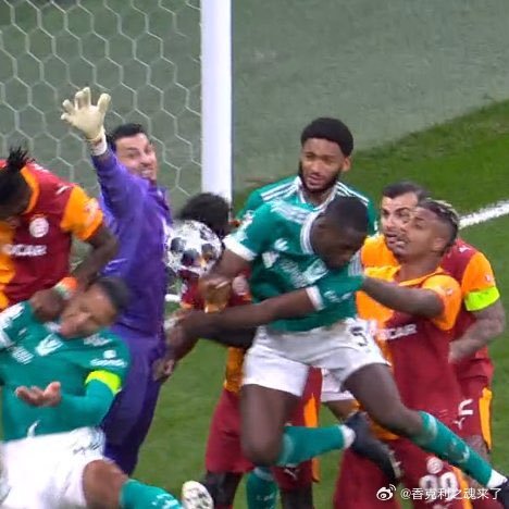 客场0-1在地狱主场来说，算是能接受的结果，毕竟加拉塔萨雷的球迷从头嘘到尾，这